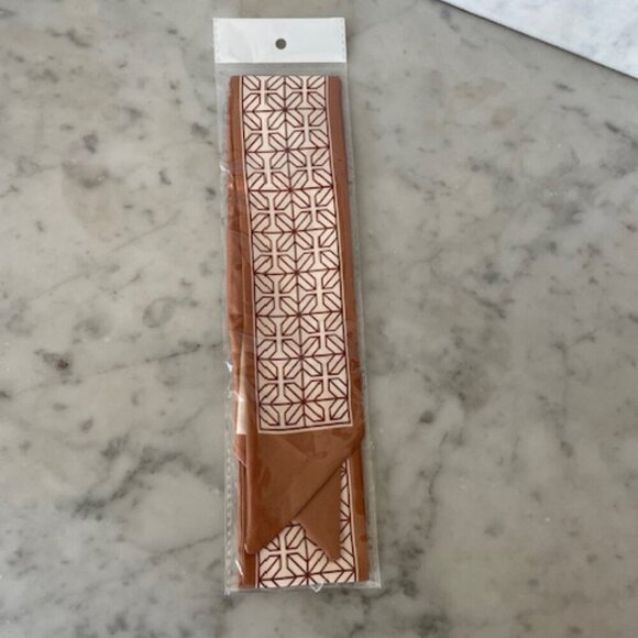 DOMAT LIFE Twilly Skinny Silky Khaki Tan Geo Print Scarf - Picture 6 of 9